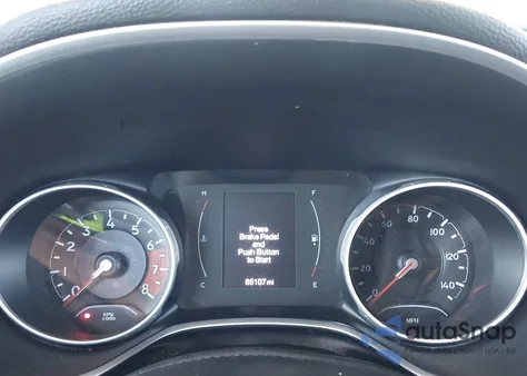 2021 Jeep Compass North z USA, uszkodzony, nr VIN 3C4NJDBB9MT514821